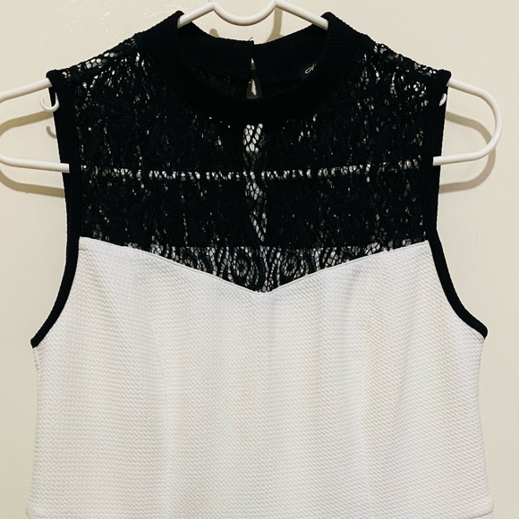 Black and White Ruffled blouse - Picture 2 of 4